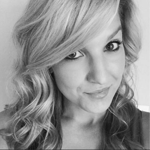 Meet your Posher, Katie - Picture 2 of 2